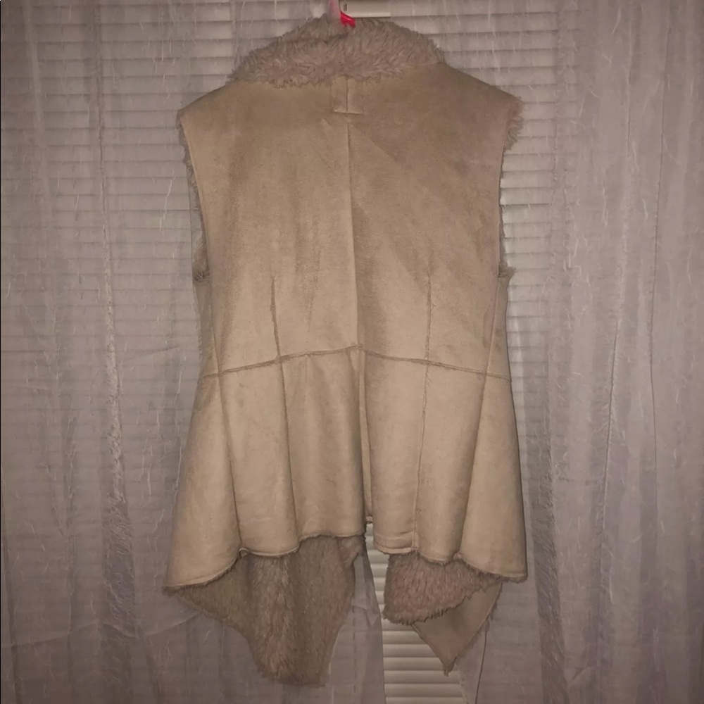 Furry Vest - Picture 2 of 2